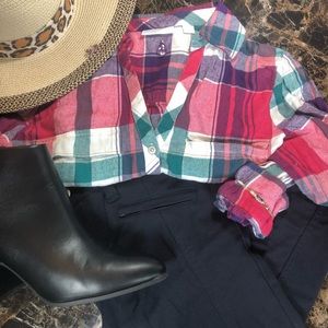 📌Purple, Teal, White, and Red Button-up Flannel